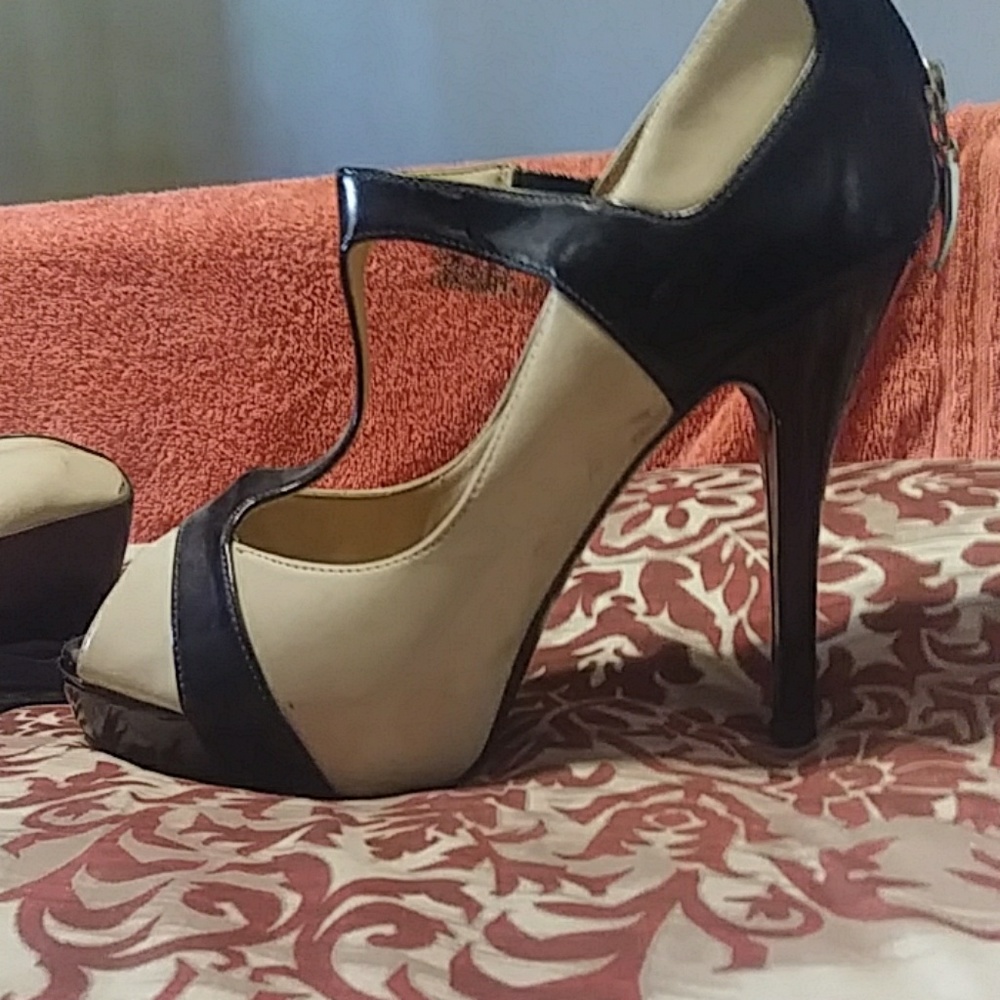High heels - Picture 2 of 2
